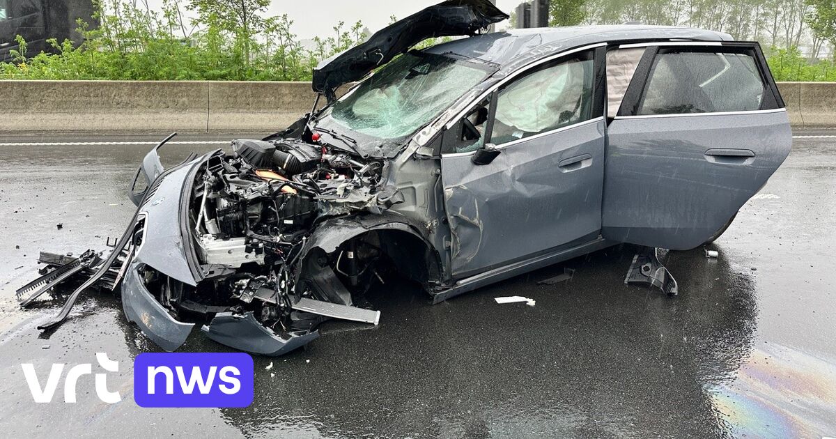 Zwaar Verkeersongeval Op E403 In Brugge: 3 Lichtgewonden, Veel ...