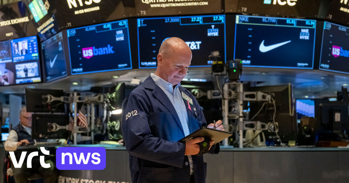 Индекс фондового рынка США Dow Jones впервые закрылся выше 40 000 пунктов.