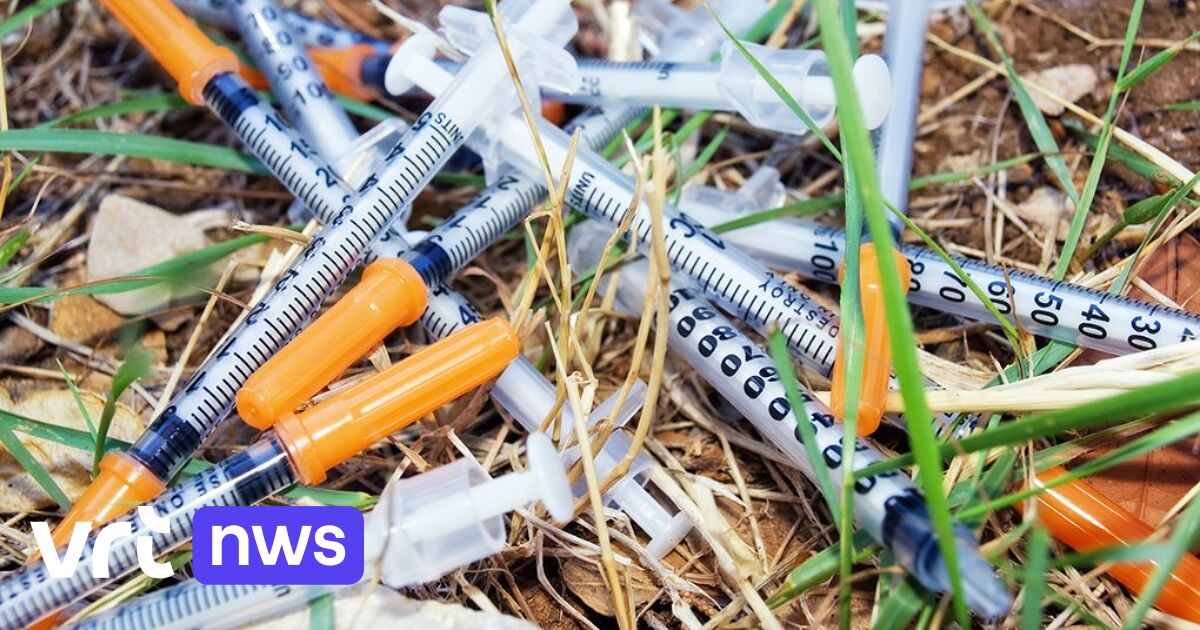 オステンドは注射器の紛失を防ぐために鋭利物容器を2つ設置している。
