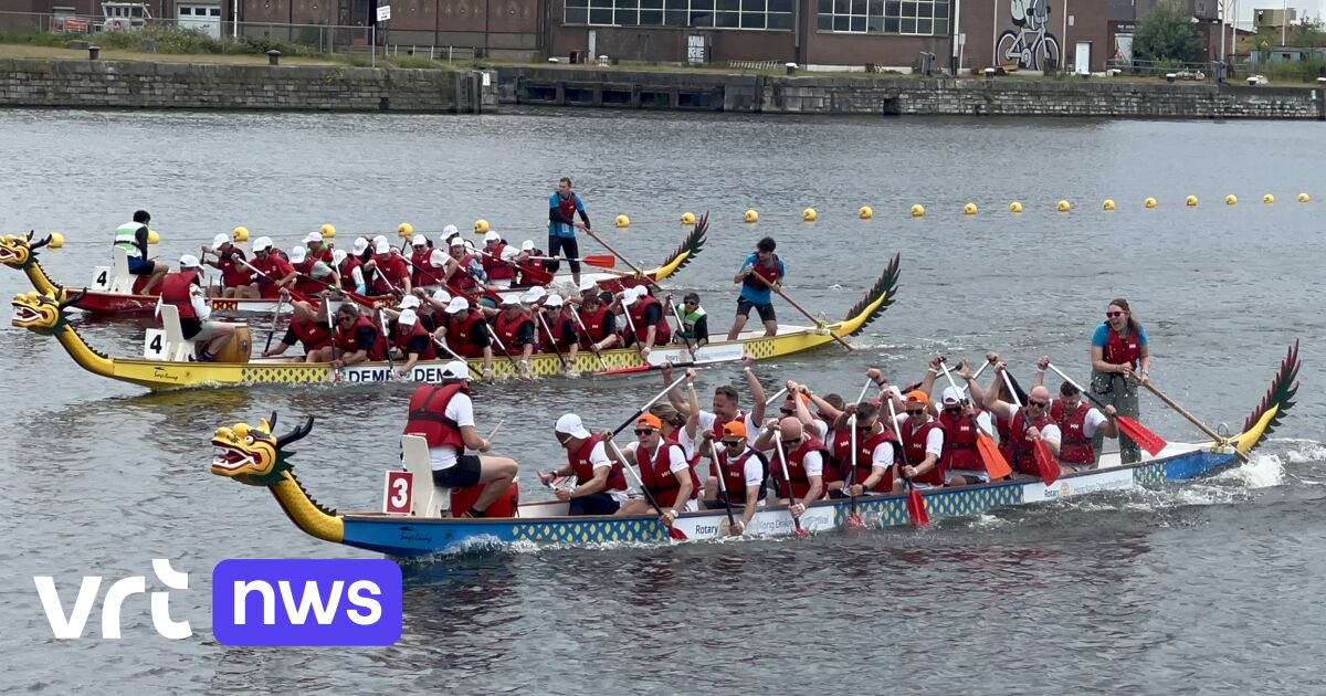 Drakenboot Races 20 drakenboten nemen het tegen elkaar op tijdens Drakenbootfestival in ...