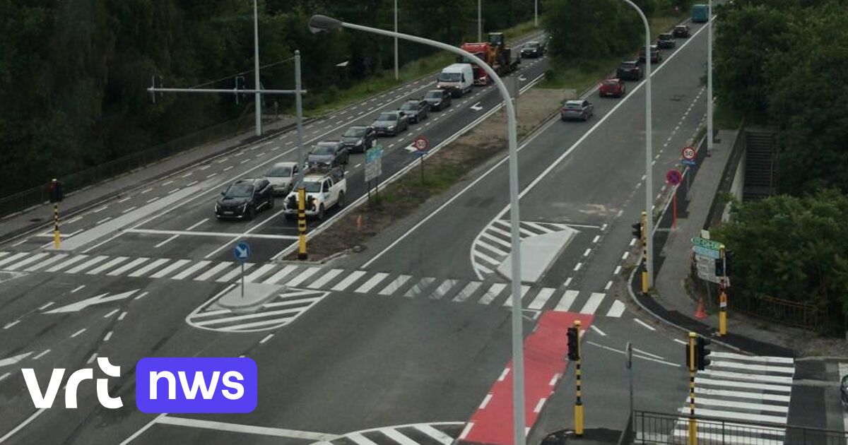 Zelzatetunnel In Beide Richtingen Versperd Door Brandende Vrachtwagen ...