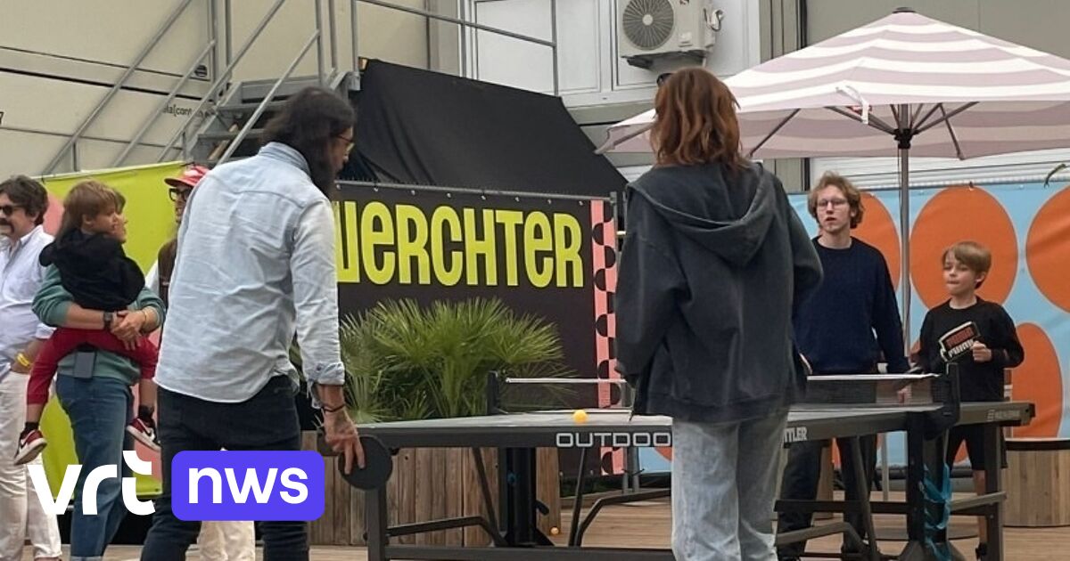 Out of the blue you are enjoying ping-pong with Foo Fighters’ Dave Grohl: Helena and Sybe take their probability again on stage at Rock Werchter