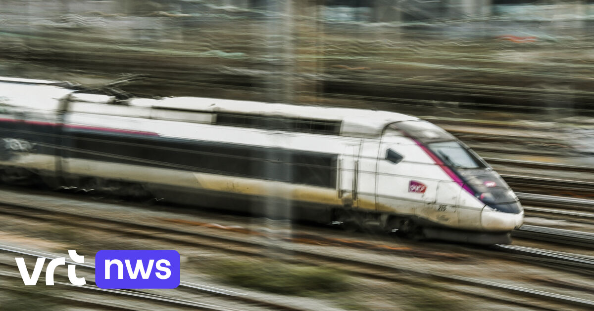 High speed train collides with tractor trailer: 2 injured and train traffic to London severely disrupted