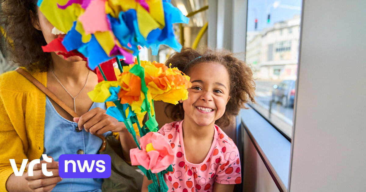 Mit selbstgebastelter Strandblume fahren Kinder im Sommer kostenlos mit der Küstentram