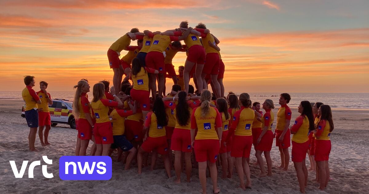 Redders gaan opnieuw met fakkel de zee in tijdens Noordzeefakkeltocht ...
