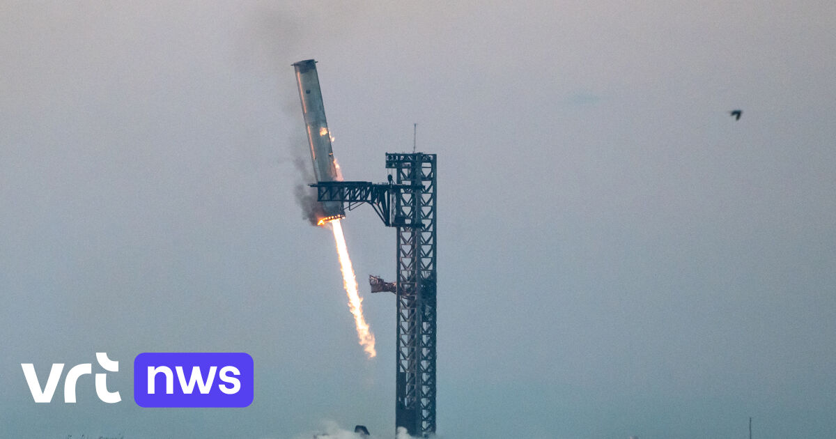 SpaceX catches a ‘falling’ rocket from space with 2 large grab arms