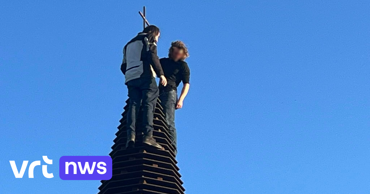 Jugendliche erklimmen Dachstuhl des Kirchenkunstwerks in Borgloon