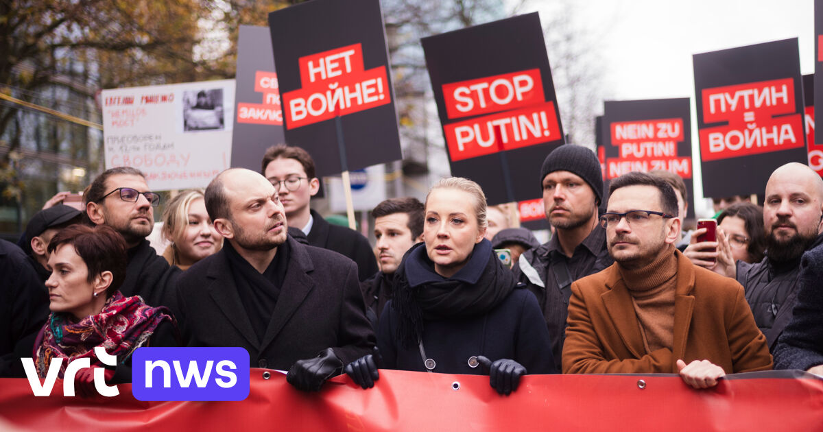 Weduwe van Aleksej Navalny leidt protestmars tegen regime van Russische president Vladimir Poetin in Berlijn