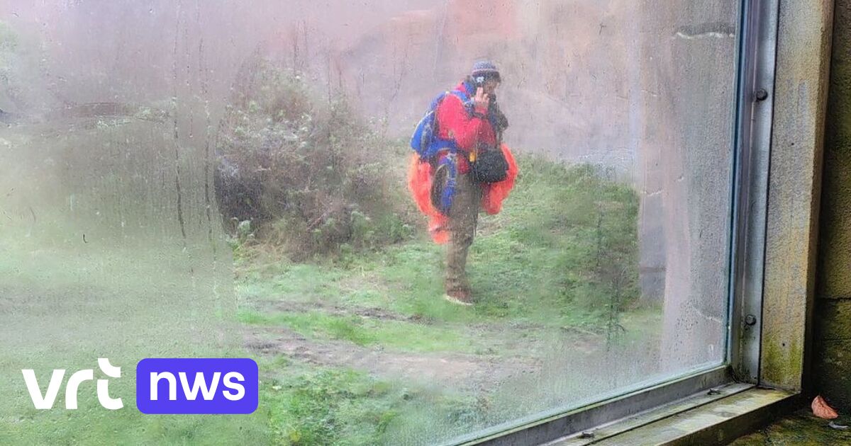 Parachutist komt ongewild terecht in apenverblijf van dierenpark in Nederland  |  VRT NWS: nieuws