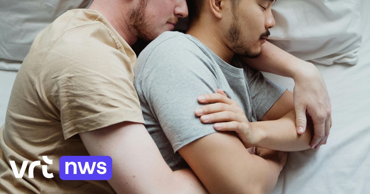 「一緒に寝る」？見知らぬ人と一緒に寝るのが普通になったら