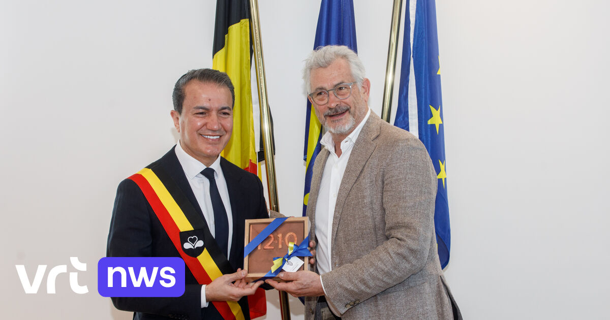Burgemeester Emir Kir (PS) van Sint-Joost-ten-Node legt eed af na nieuw uitgeschreven verkiezingen