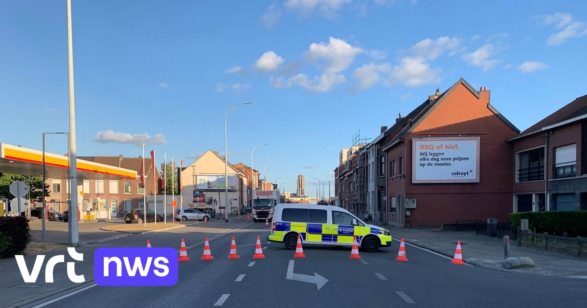 Antwerpsesteenweg in Mechelen verzakt door ondergronds waterlek: weg mogelijk nog enkele dagen afges