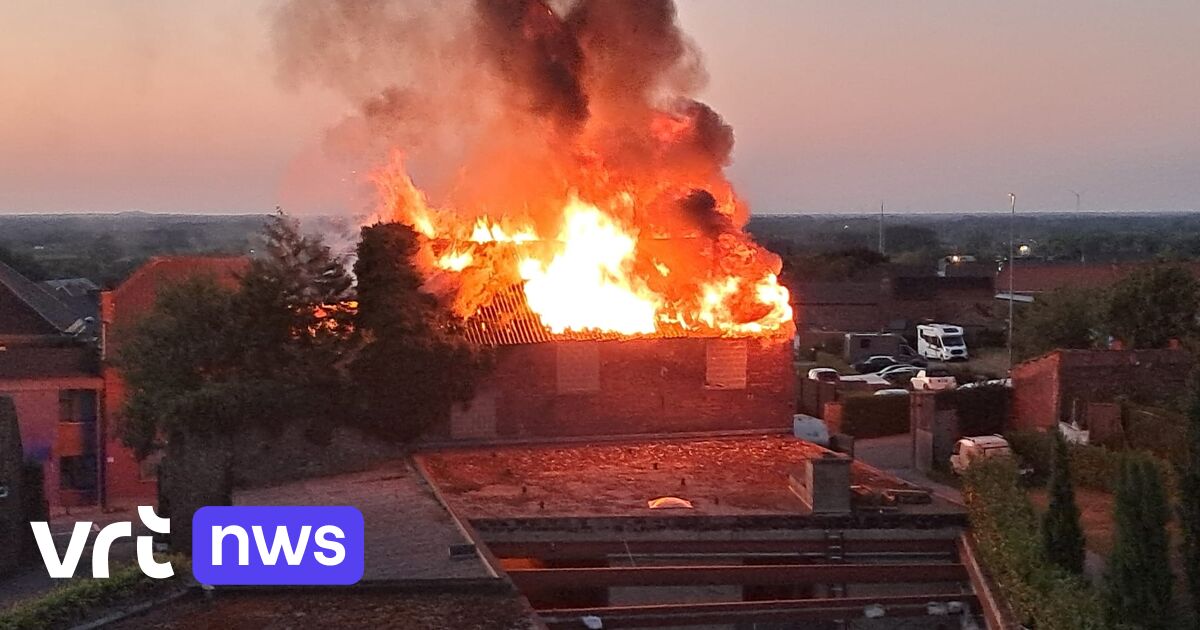 Mogelijk asbest vrijgekomen bij felle brand in leegstaand gebouw in Borgloon: 