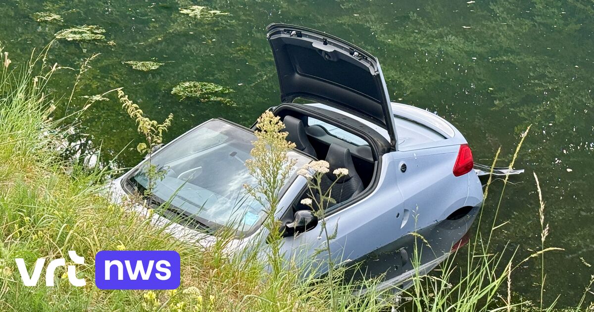 84-jarige vrouw rijdt achteruit het Brugse water in nadat ze zich had vergist van pedaal