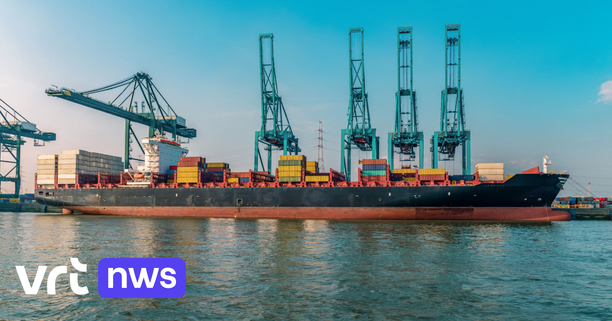 Marine pilots suspend their strike