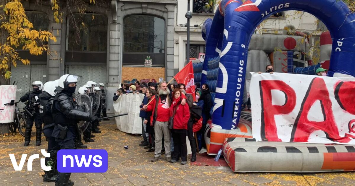 Polizei räumt besetztes Gebäude in Anderlecht trotz Protesten von 300 Aktivisten