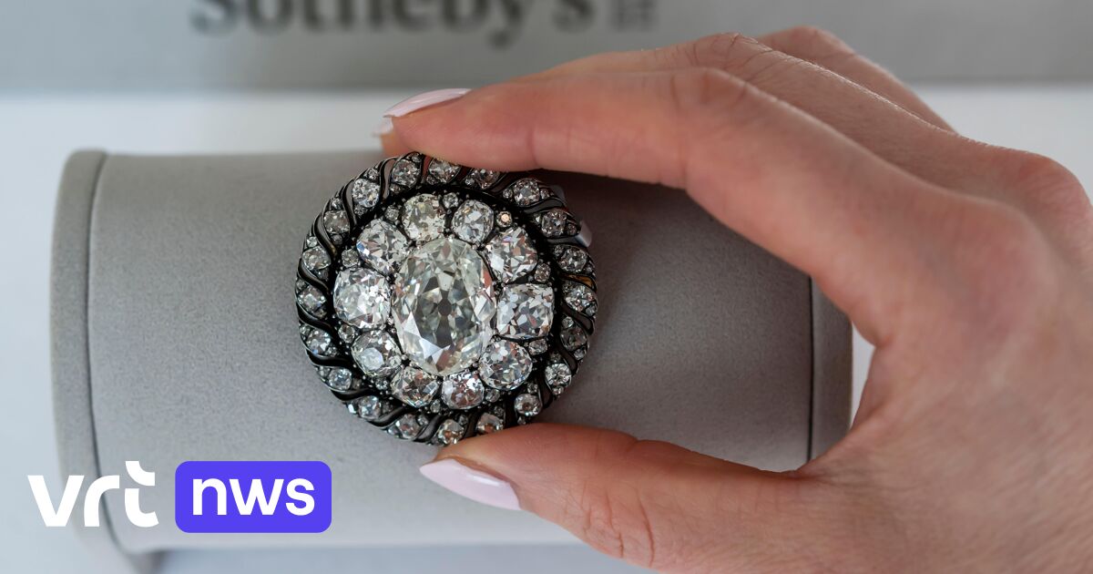 Brooch seized from Napoleon at Waterloo auctioned for €3.7 million | VRT NWS: news