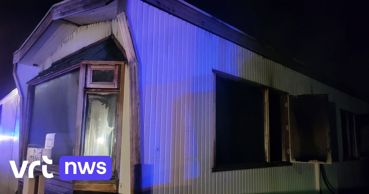 Woonwagen brandt uit in Mechelen, bewoner kan zichzelf op tijd in veiligheid brengen