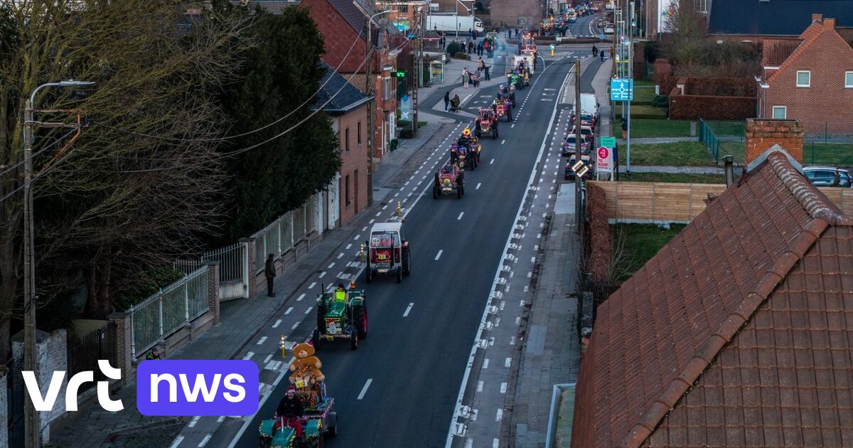 135 tractoren in lichtjesstoet door Avelgem: 