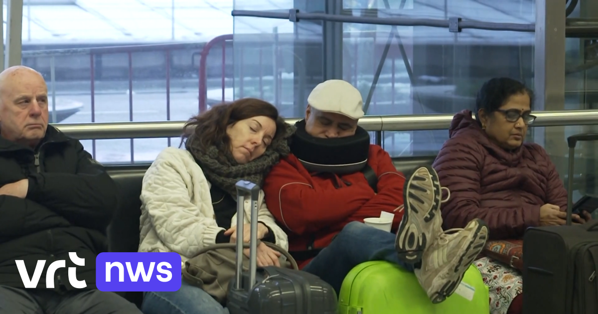Chaos op luchthaven Schiphol compleet, wachtende reizigers wordt gevraagd weer naar huis te gaan