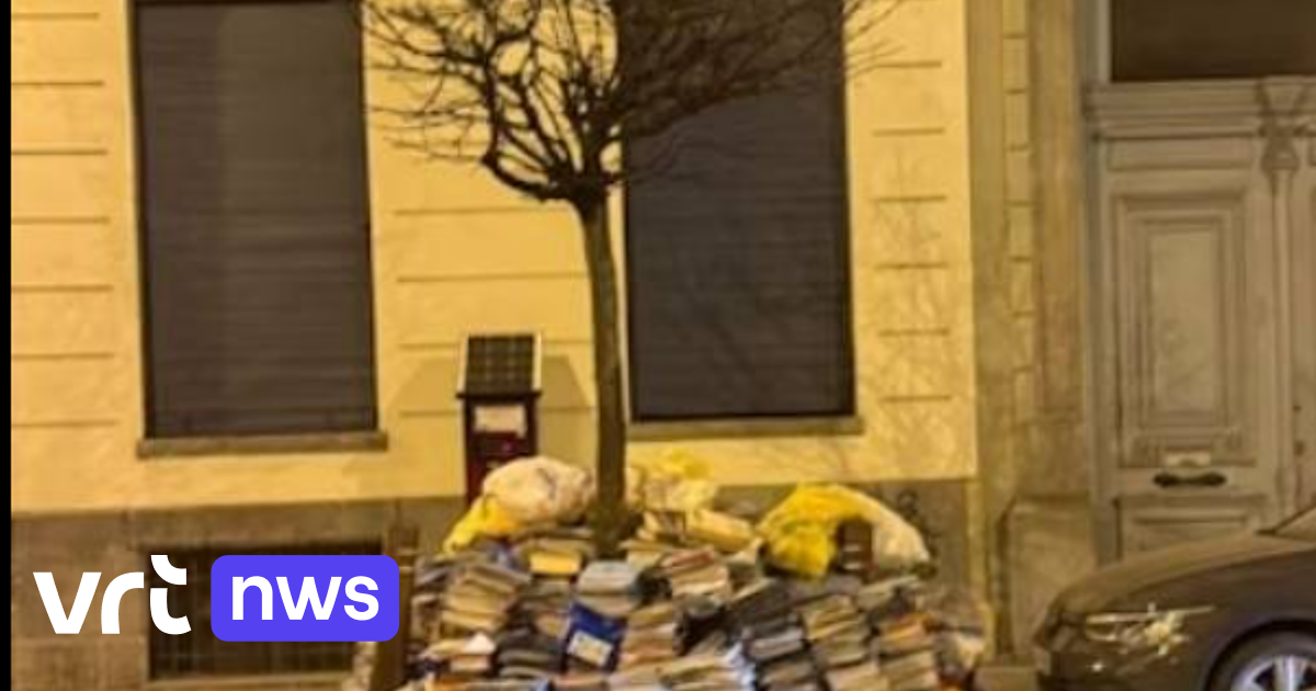 Tientallen advocatendossiers op straat: 