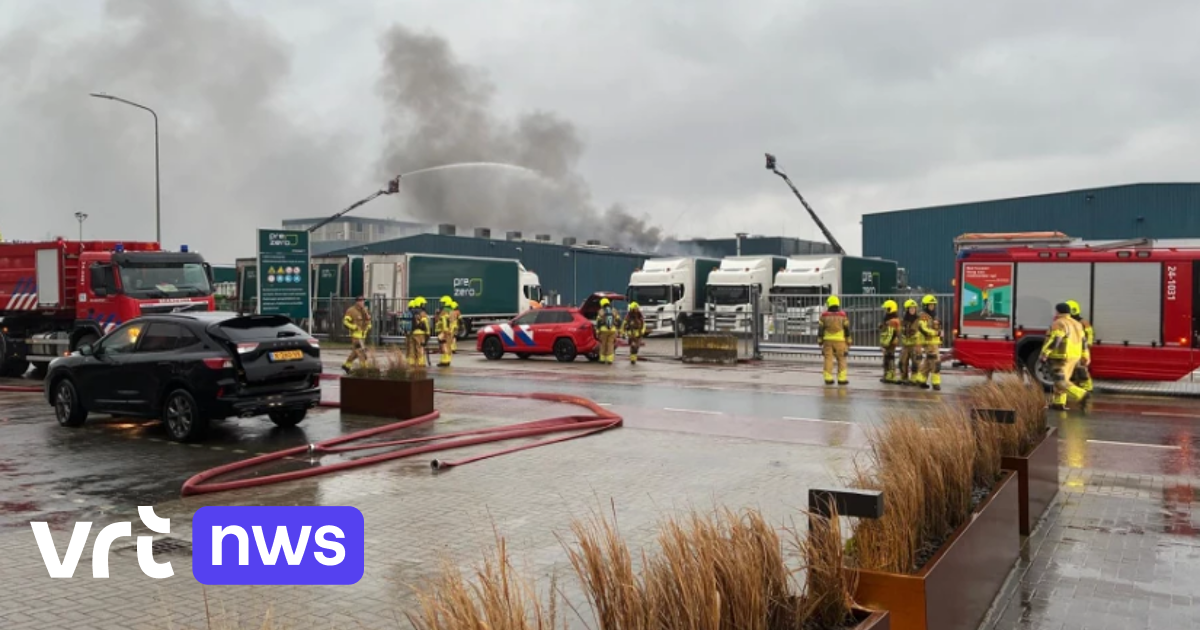Grote brand bij afvalbedrijf PreZero in Maastricht, 2 kilometer van Lanaken