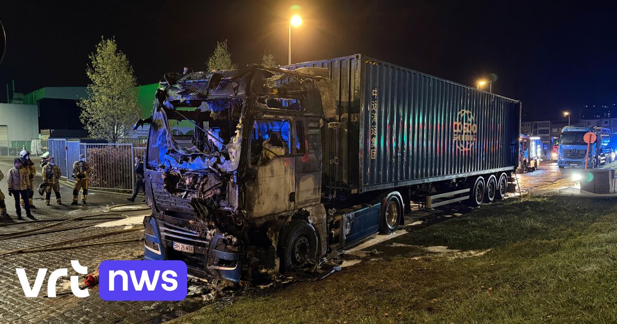 Cabine van vrachtwagen brandt uit in Deurne, niemand raakt gewond