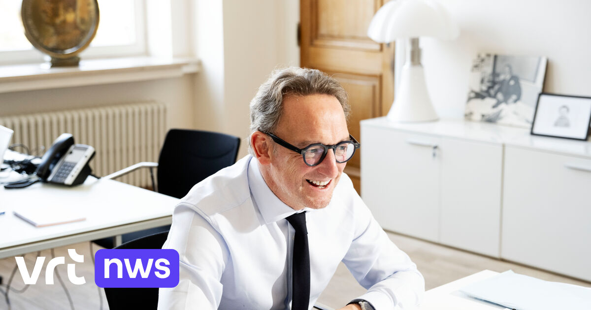 Photo: VRT Na maanden kritiek op zijn Nederlands: Brusselse minister-president trekt naar Spa voor intensieve taalcursus | VRT NWS