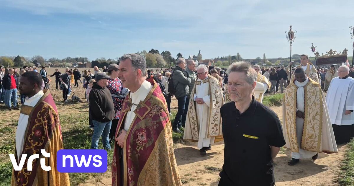 Hakendover’s Easter Monday traditional horse pageant pulls in the crowds (VIDEO)