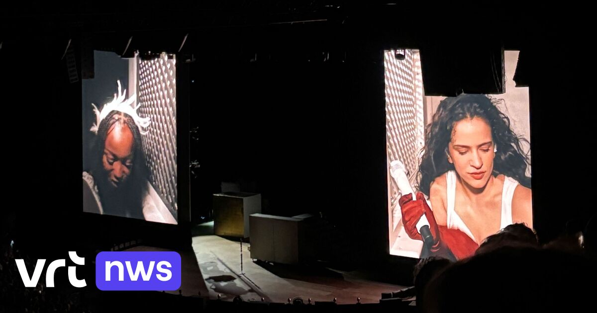 Jennifer Heylen op podium met Rosalía