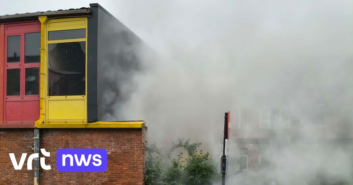 Bank in brand gestoken op oude schoolsite in Beringen: vuur geblust door omstanders
