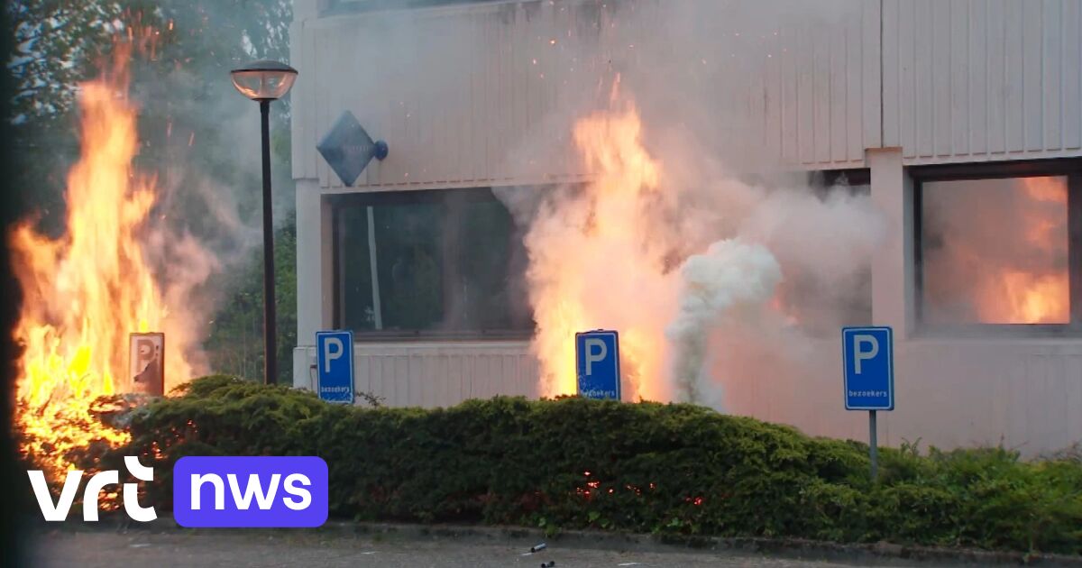 Protest tegen asielopvang in Nederland loopt uit de hand: brand gesticht tijdens betoging in Loosdre