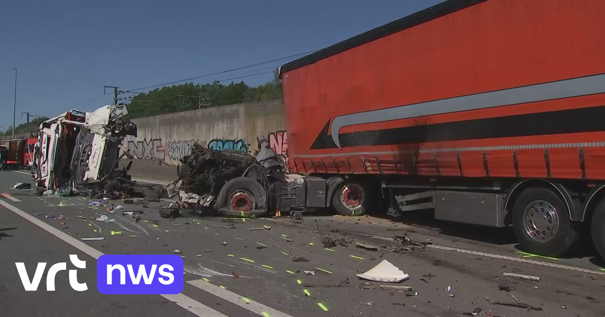 Ein Toter und vier Verletzte bei Massenkarambolage auf der E19 bei Sint-Job-in-'t-Goor