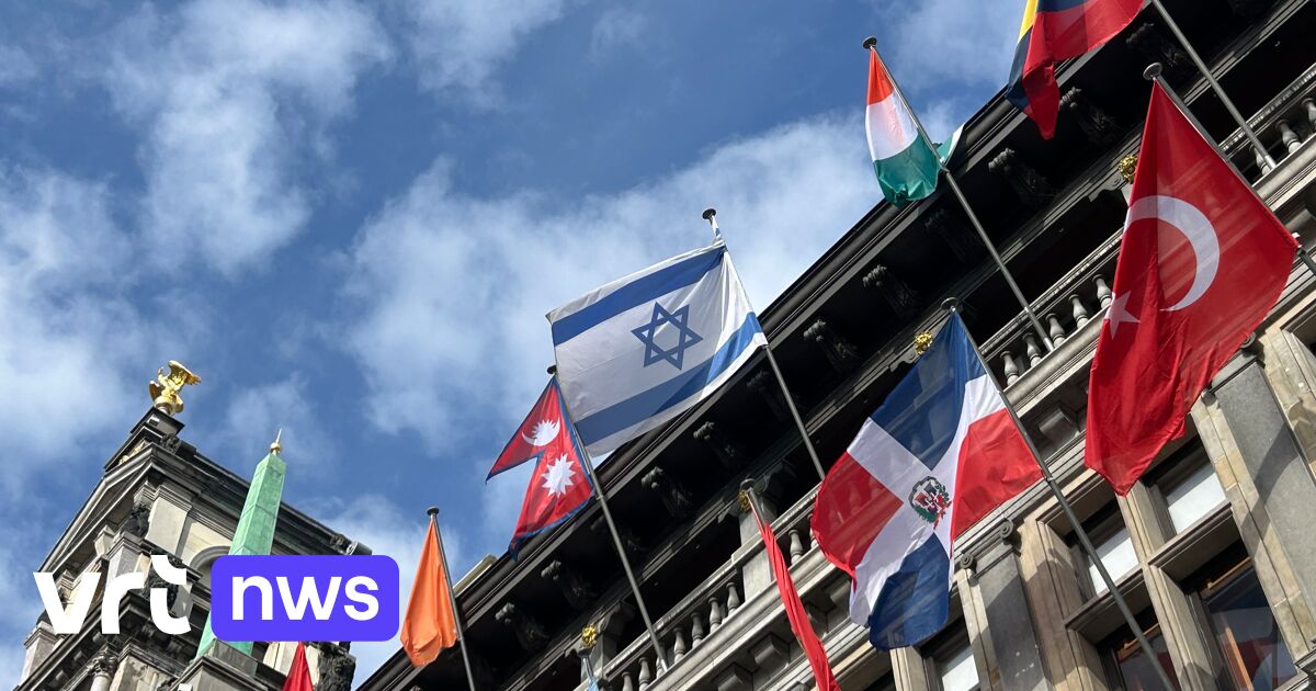 Israeli flag hoisted at Antwerp City Hall under police super