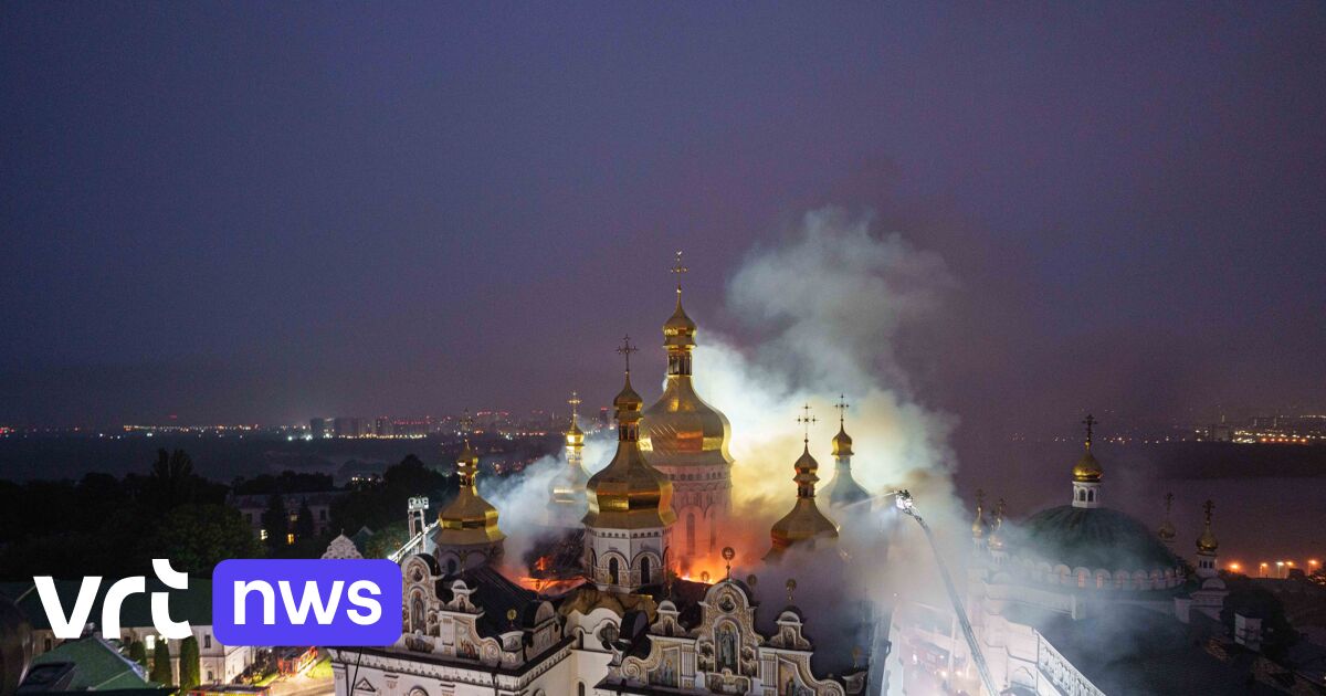 Grote brand in Werelderfgoed-klooster na Russische aanvallen op Kiev: "Wrede aanval op ons volk en erfgoed"