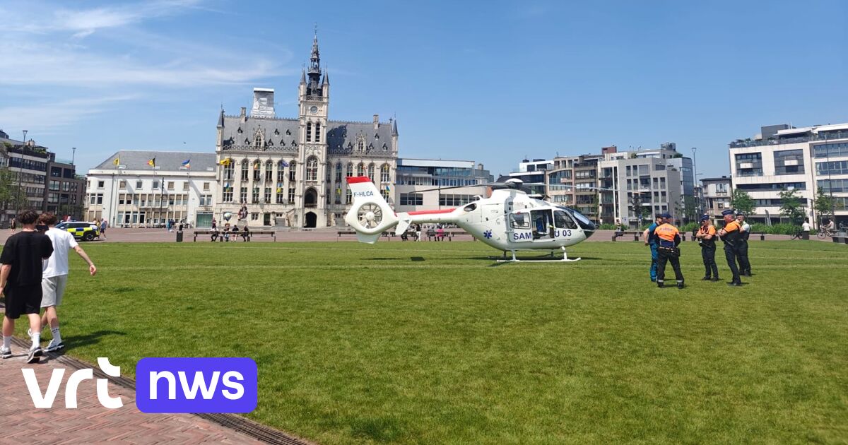 MUG-helikopter landt op vernieuwde Grote Markt van Sint-Niklaas