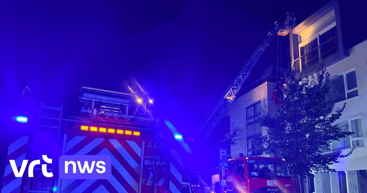 Zware cementplaat van appartement valt op voetpad in Nieuwpoort