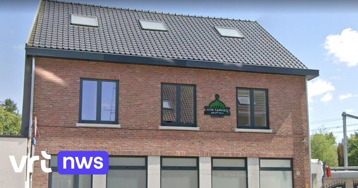 Moskee in Schelle beklad met hakenkruisen en haatboodschappen, politie onderzoekt feiten