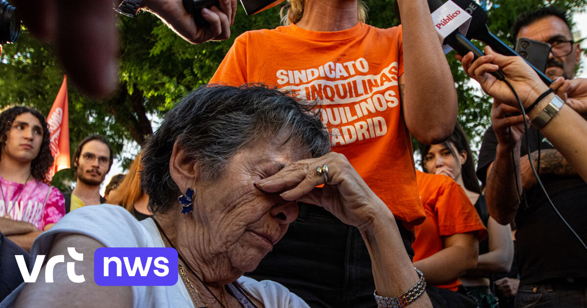We zijn allemaal Maricarmen": vrouw van 87 met brancard uit huis gezet in  Madrid, massaal protest in heel Spanje | VRT NWS Nieuws
