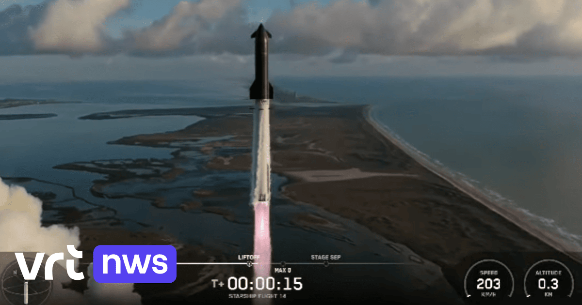 Grote raket vliegt in de ruimte