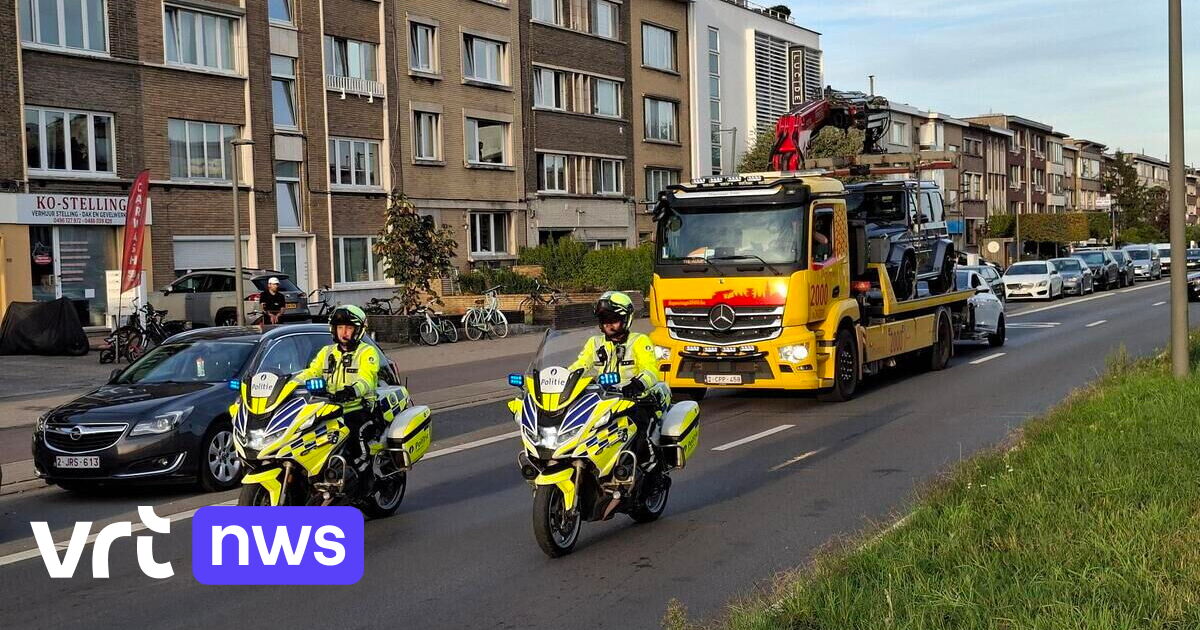 Gevaarlijke trouwstoet in Deurne met Bengaals vuurwerk: politie neemt 4 auto's in beslag