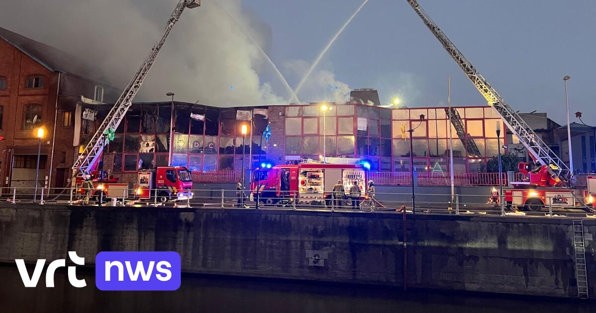 Photo : VRT Incendie quai de Mariemont à Bruxelles : un blessé grave
