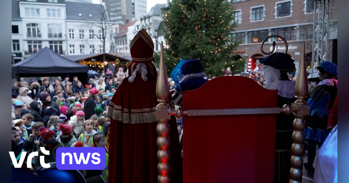 Jong en ouder wuift Sinterklaas uit in Hasselt, welke pakjes heeft hij zoal uitgedeeld?