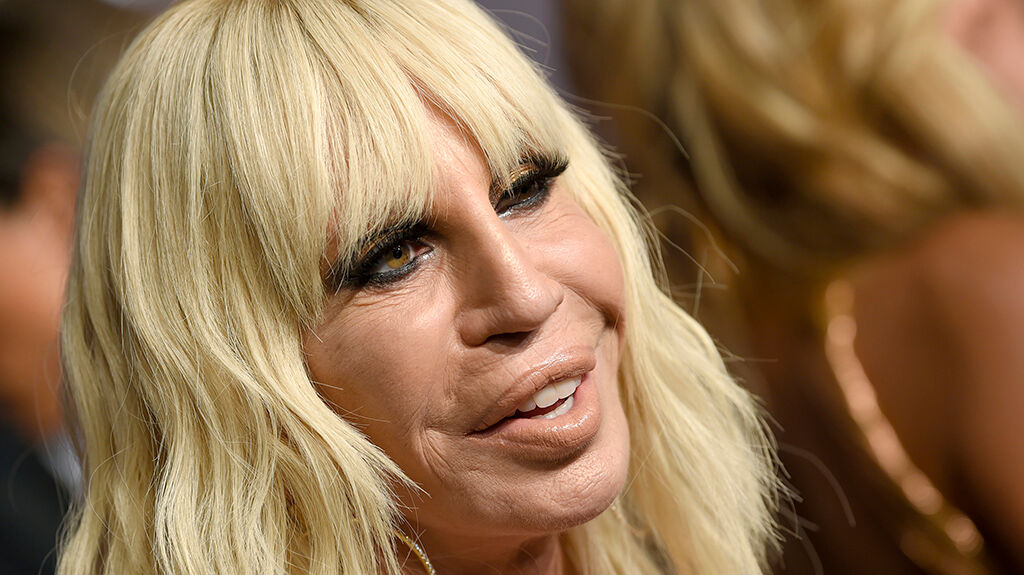 Donatella na Gianni: iconisch, plastisch en fantastisch | VRT NWS: nieuws