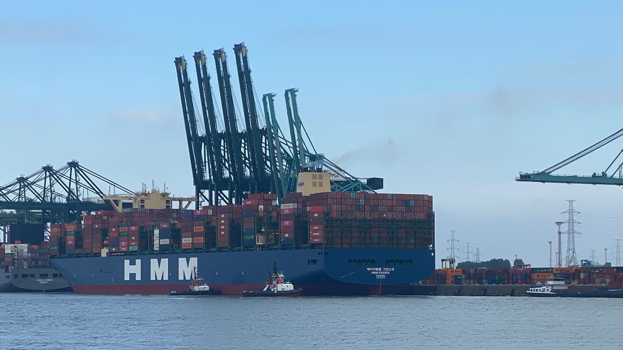 世界最大コンテナ貨物船 HMM GDANSK (TN19) 世界最大コンテナ貨物船 HMM GDANSK (TN19) 世界最大コンテナ貨物船