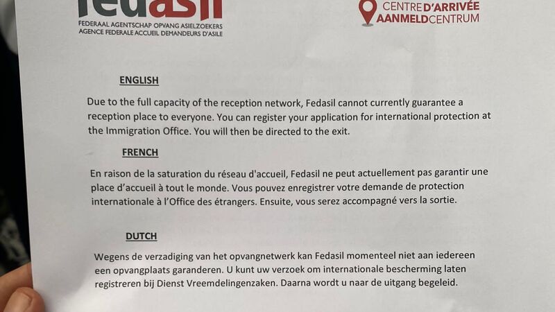 Medewerkers van Fedasil getuigen: "Wat doe je als er 12 jongens van amper  18 jaar voor je staan en er zijn maar 4 plaatsen? Dat is superzwaar" | VRT  NWS Nieuws