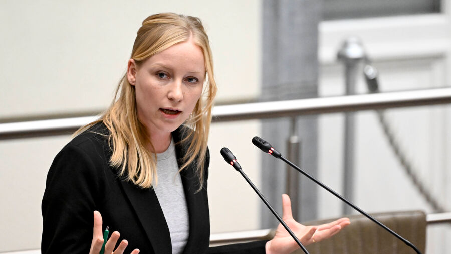 Vlaams minister Melissa Depraetere (Vooruit): "Wie ten onrechte uit sociale  woning is gezet, moet voorrang krijgen op wachtlijst" | VRT NWS: nieuws