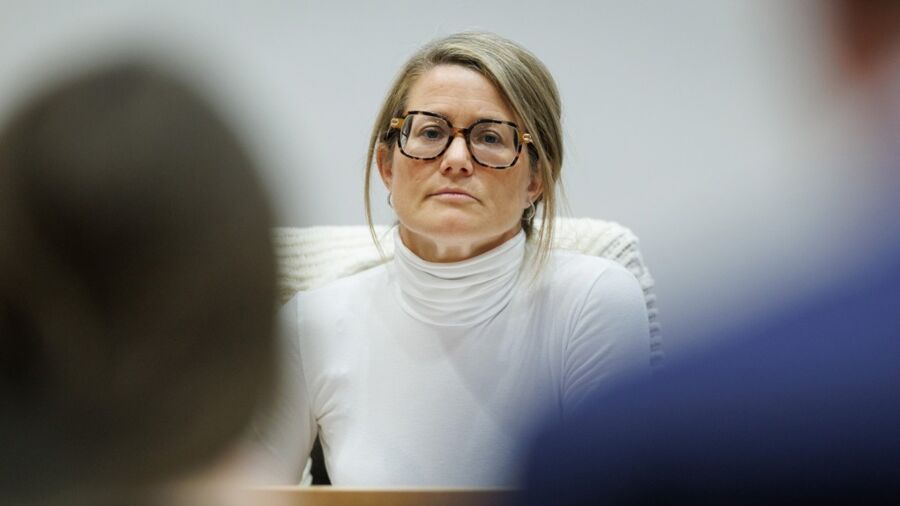 Minister Van Bossuyt (N-VA) maakt komaf met hervestiging, de enige legale  manier om naar Belgi&euml; te komen | VRT NWS Nieuws