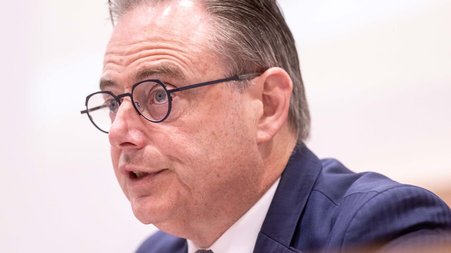 Wanneer zijn de wittebroodsweken van premier De Wever ten einde? | VRT NWS:  nieuws