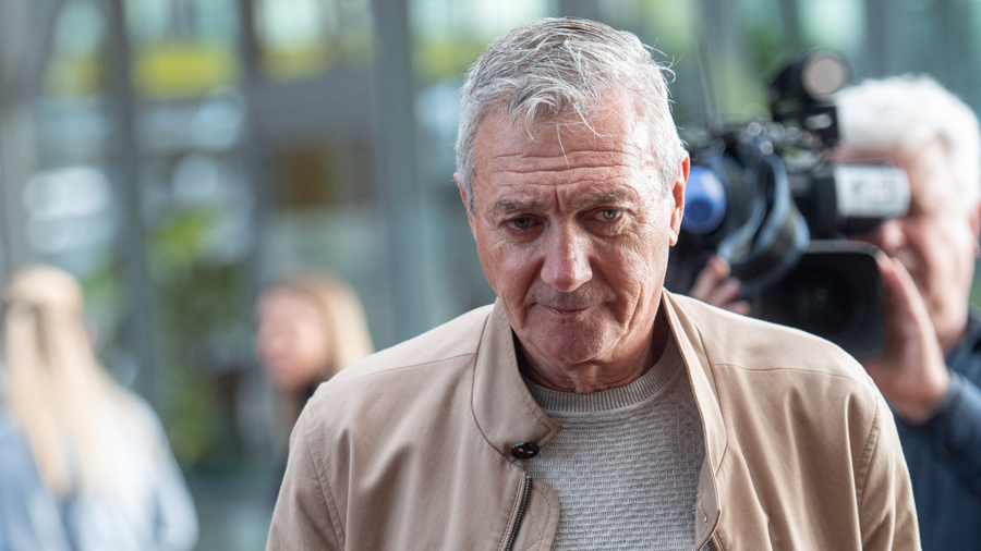 Eddy Snelders voor rechter: hoe zaak over exhibitionisme steeds grotere  proporties aannam | VRT NWS: nieuws